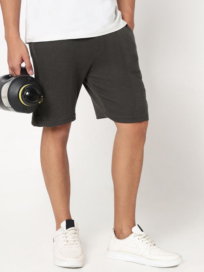 Men Polycotton Regular Fit Drawstring Textured Shorts